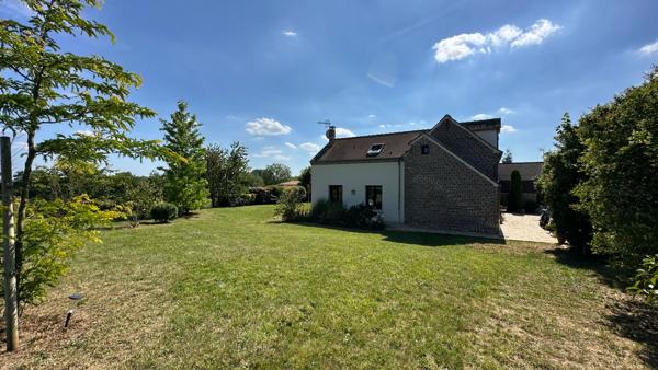 Magnifique corps de ferme restauré, calme et sans vis a vis situé à LE MEUX