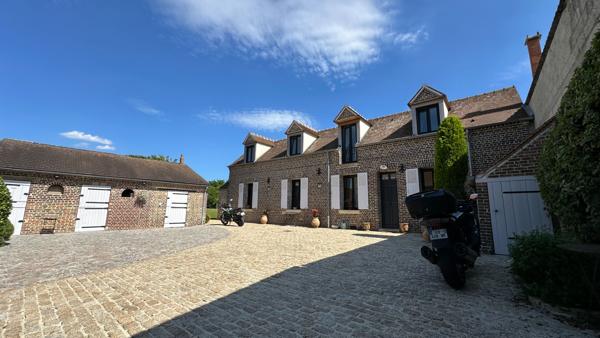 Magnifique corps de ferme restauré, calme et sans vis a vis situé à LE MEUX