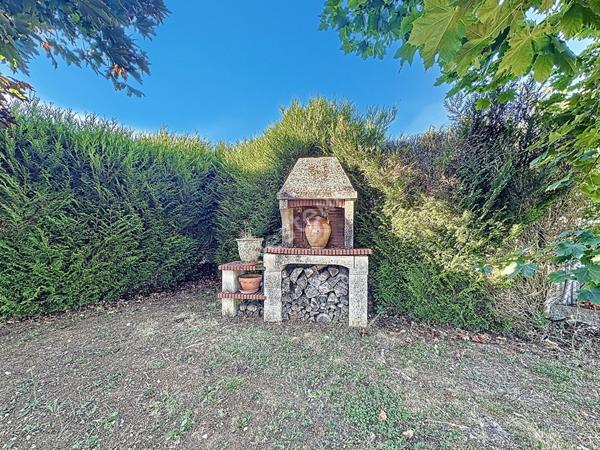 Maison spacieuse a vendre a Poitiers - 5 chambres et grand jardin !