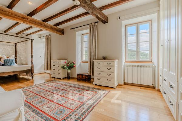 Propriété de caractère 460 m² – 6 chambres – domaine de 5,7 hectares avec piscine – maison historiqu
