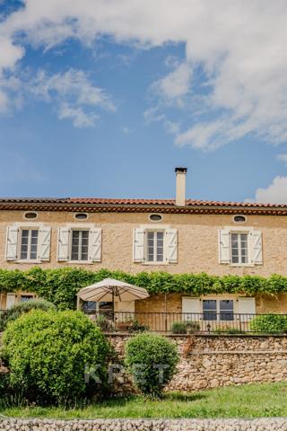 Propriété de caractère 460 m² – 6 chambres – domaine de 5,7 hectares avec piscine – maison historiqu