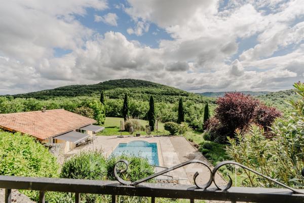 Propriété de caractère 460 m² – 6 chambres – domaine de 5,7 hectares avec piscine – maison historiqu