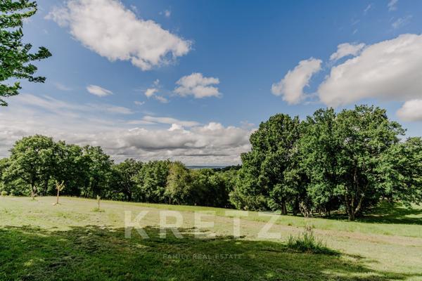Propriété de caractère 460 m² – 6 chambres – domaine de 5,7 hectares avec piscine – maison historiqu