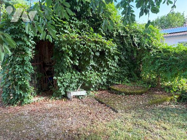 Tonneins- A pied des commerces, cette villa cossue avec parc, ne manquera pas de vous séduire !