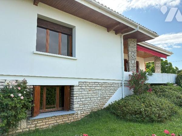 Tonneins- A pied des commerces, cette villa cossue avec parc, ne manquera pas de vous séduire !