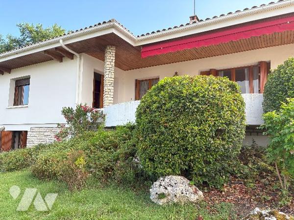 Tonneins- A pied des commerces, cette villa cossue avec parc, ne manquera pas de vous séduire !