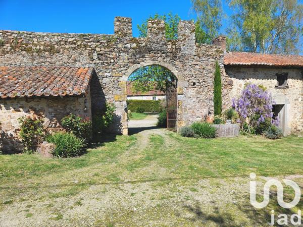 Maison 12 pièces de 388 m² à Ansac-sur-Vienne (16500)