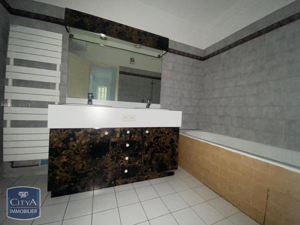 Appartement à louer 4 pièces 123.55m²