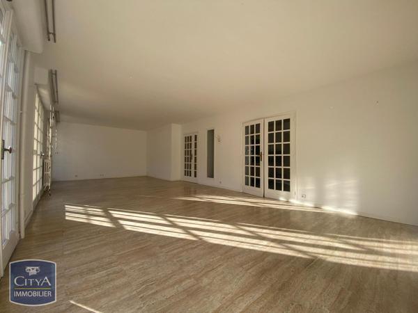 Appartement à louer 4 pièces 123.55m²