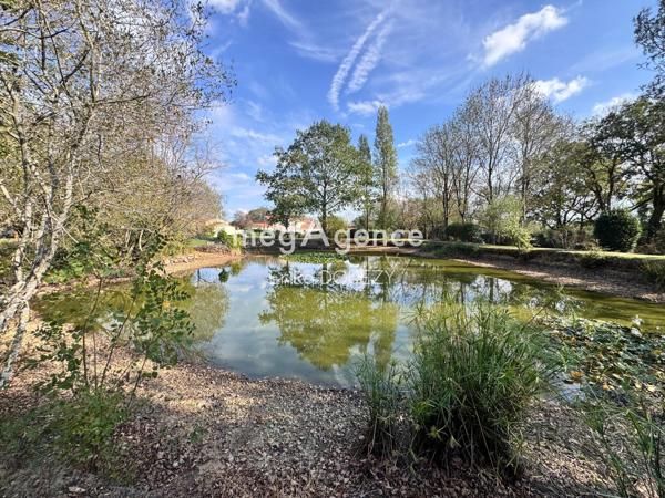 Maison à LES HERBIERS, 85500 - 7 pièces 175m²