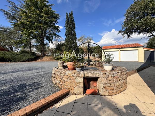 Maison à LES HERBIERS, 85500 - 7 pièces 175m²