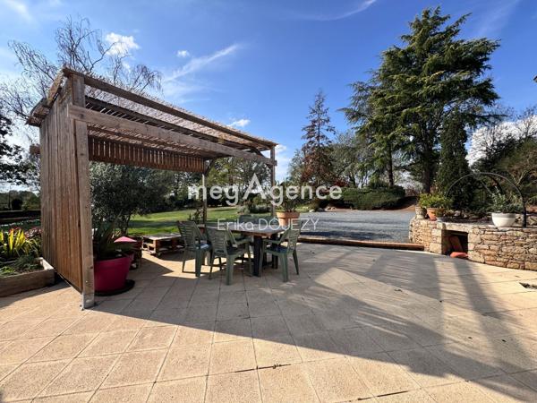 Maison à LES HERBIERS, 85500 - 7 pièces 175m²