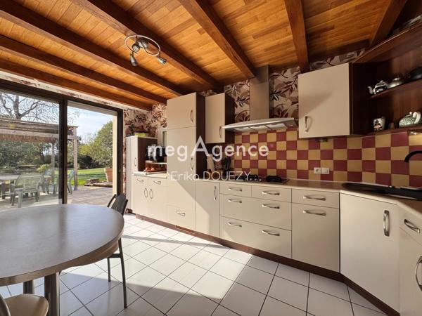 Maison à LES HERBIERS, 85500 - 7 pièces 175m²