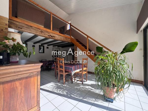 Maison à LES HERBIERS, 85500 - 7 pièces 175m²