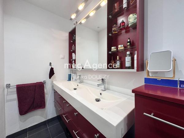 Maison à LES HERBIERS, 85500 - 7 pièces 175m²