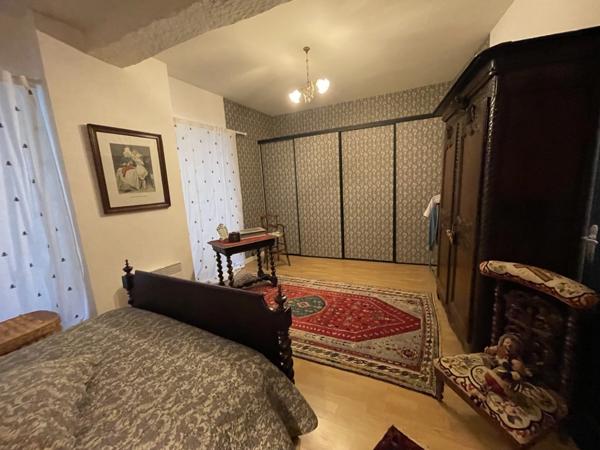 Au coeur du Saumur Historique Appartement rénové de 92m2 situé au 1er étage d'une petite copropriété -3 chambres.