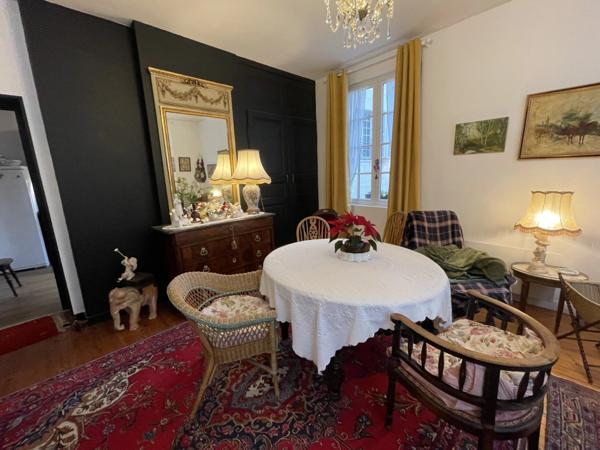 Au coeur du Saumur Historique Appartement rénové de 92m2 situé au 1er étage d'une petite copropriété -3 chambres.