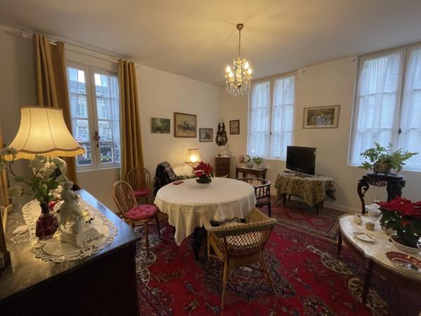 Au coeur du Saumur Historique Appartement rénové de 92m2 situé au 1er étage d'une petite copropriété -3 chambres.