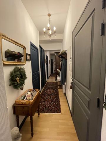 Au coeur du Saumur Historique Appartement rénové de 92m2 situé au 1er étage d'une petite copropriété -3 chambres.