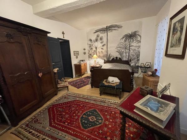 Au coeur du Saumur Historique Appartement rénové de 92m2 situé au 1er étage d'une petite copropriété -3 chambres.