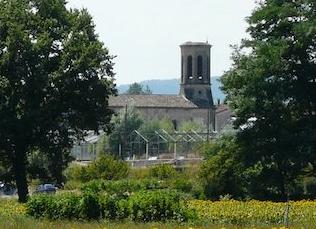 TERRAIN PLAT ENSOLEILLE pour service à la population - agglo AUBENAS - idéal pour seigneurerie ou crèche Aubenas (07200)
