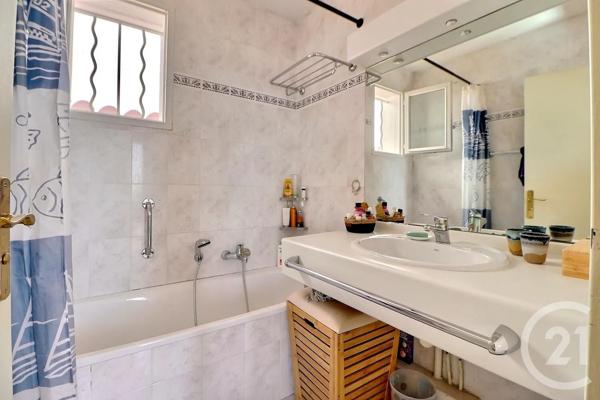 Maison à vendre  4 pièces - 97,94 m 2   LES ISSAMBRES  - 83