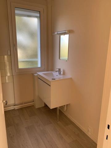 Location                                                      Appartement
                        
                     4 pièces                      66 m2                     à Saint-Quentin