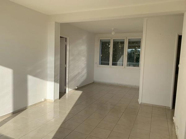 Location                                                      Appartement
                        
                     4 pièces                      66 m2                     à Saint-Quentin