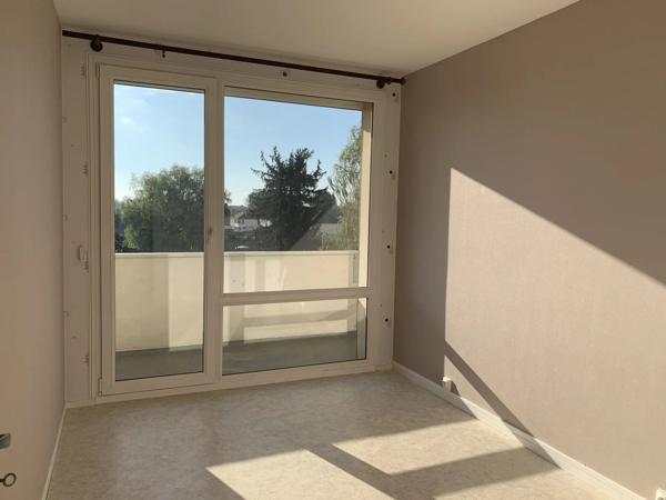 Location                                                      Appartement
                        
                     4 pièces                      66 m2                     à Saint-Quentin
