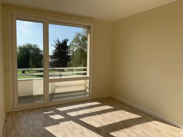 Location                                                      Appartement
                        
                     4 pièces                      66 m2                     à Saint-Quentin