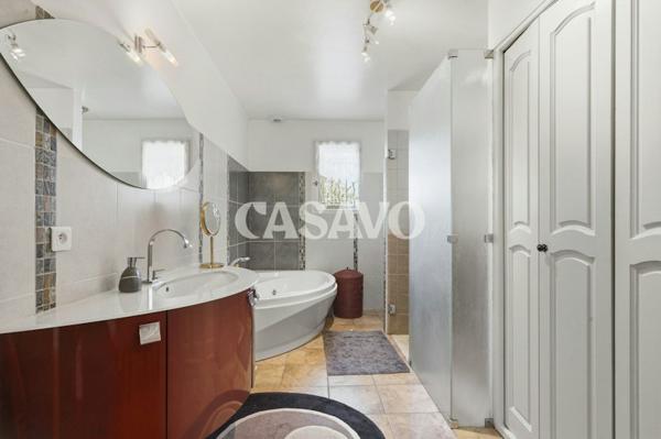 Vente Maison 7 pièces de 176m² - 13540 Aix-en-Provence