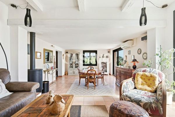 Vente Maison 7 pièces de 176m² - 13540 Aix-en-Provence