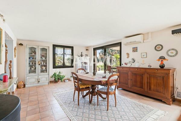 Vente Maison 7 pièces de 176m² - 13540 Aix-en-Provence