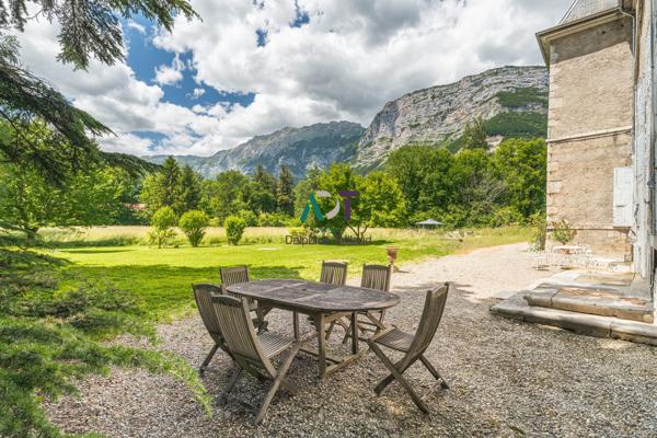 Face au Vercors — 178 m² dans une demeure de caractère — parc de 4 hectares — Sud Grenoble