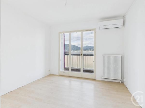 Appartement T4 à vendre  4 pièces - 77,91 m 2   LA VALETTE DU VAR  - 83