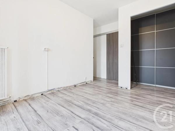 Appartement T4 à vendre  4 pièces - 77,91 m 2   LA VALETTE DU VAR  - 83