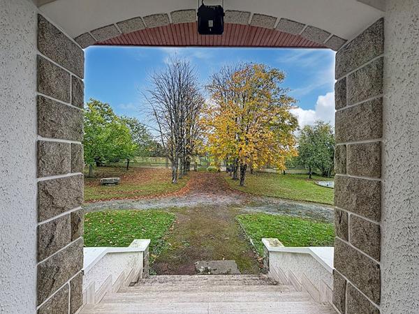 Propriété rare conjuguant maison familiale et ancienne grange à seulement 15 minutes de Limoges