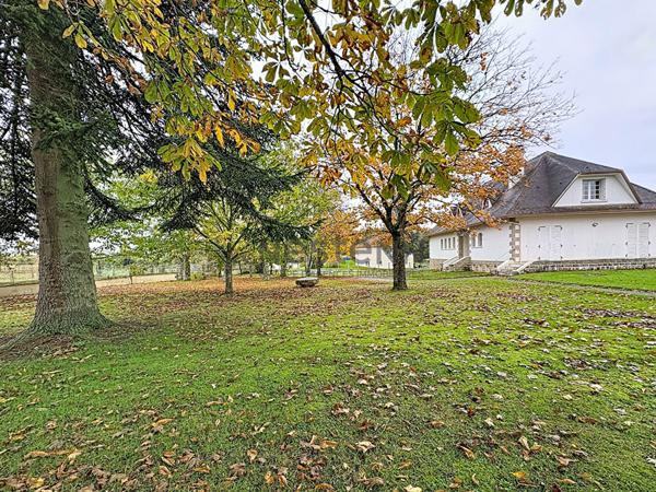 Propriété rare conjuguant maison familiale et ancienne grange à seulement 15 minutes de Limoges
