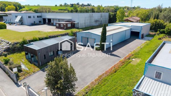 Entrepôt avec bureaux - zone d'activité dynamique