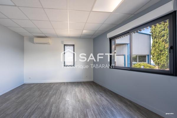 Entrepôt avec bureaux - zone d'activité dynamique