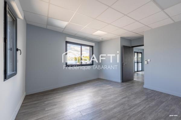Entrepôt avec bureaux - zone d'activité dynamique