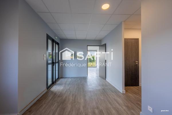Entrepôt avec bureaux - zone d'activité dynamique