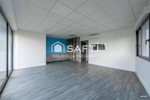 Entrepôt avec bureaux - zone d'activité dynamique
