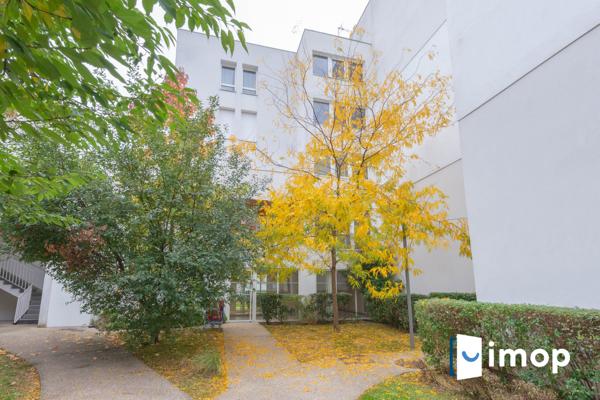 À 5 min du bus, superbe 3 pièces lumineux de 69m² avec balcon et parking à Stains