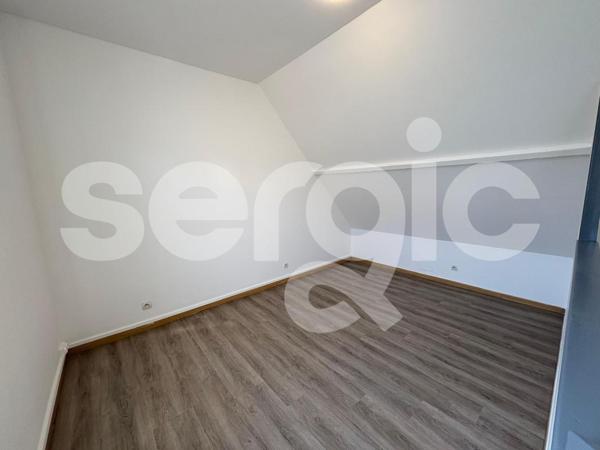 Location 2 Pieces 32 80000 Amiens 25 1658 01 0115