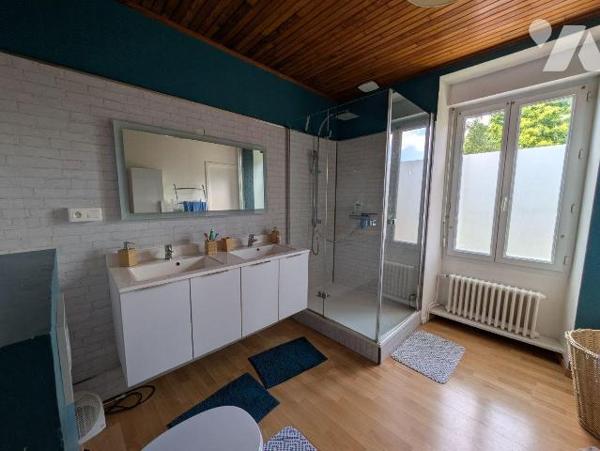 Guidel ? Maison individuelle en grande partie rénovée avec de beaux volumes et des équipements ...