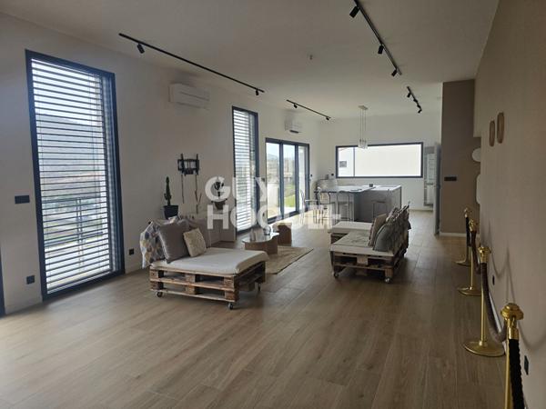 Maison Meublée Lachapelle Sous Aubenas 4 pièce(s) 124.65 m2