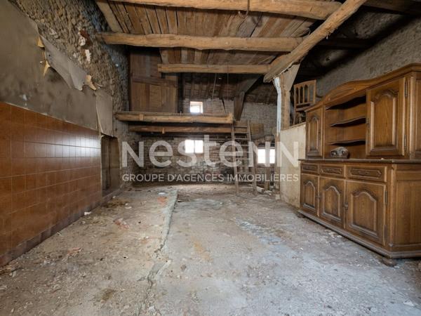 Maison en pierre à rénover -148 m² de potentiel, cave voûtée et 2 659 m² de terrain à Crenay
