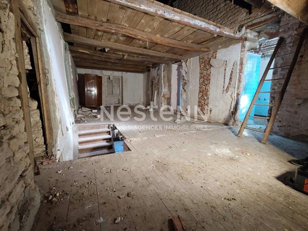 Maison en pierre à rénover -148 m² de potentiel, cave voûtée et 2 659 m² de terrain à Crenay