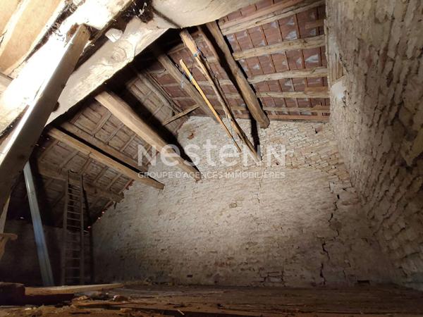 Maison en pierre à rénover -148 m² de potentiel, cave voûtée et 2 659 m² de terrain à Crenay